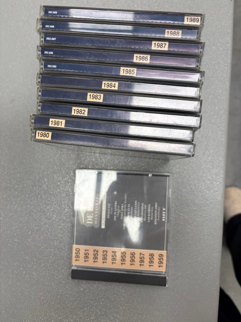 reeks de pre historie jaren 80 en 1 compilatie jaren 50, Enlèvement ou Envoi, Comme neuf