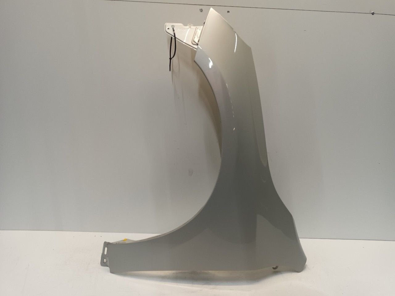 Spatbord links voor Volvo V60, Onderdelen@venauto.nl, Van der Ven Autorecycling B.V., Gebruikt, Ettenseweg 76, 4706 PB Roosendaal, The Netherlands