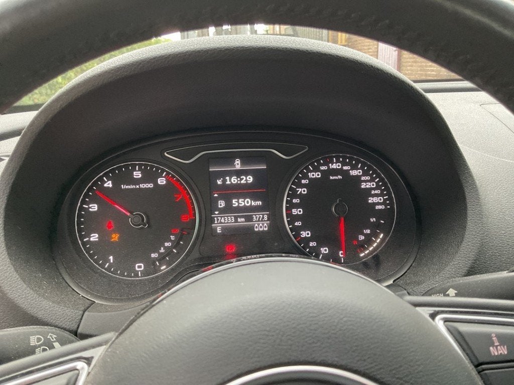 INSTRUMENTS DE BORD A3 Sportback (8VA / 8VF) (|8V0920870|), Auto-Union-Straße  1,
85057  Ingolstadt, DE, Info@audi.de, Audi, Utilisé