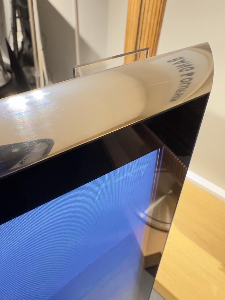 Bang & Olufsen Beovision 11-46 MK2 WISA met motor stand B&O, Info@bang-olufsen.dk, Comme neuf, Enlèvement, Bang & Olufsen Alle 1 / DK-7600 Struer / Denmark