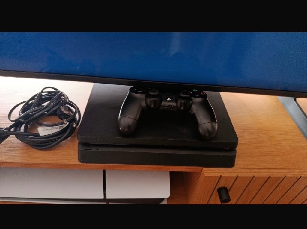 PlayStation 4 1TB, Ophalen, Zo goed als nieuw, 1 TB, Met 1 controller
