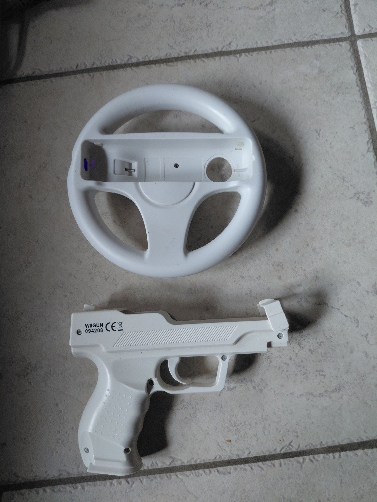 Wii Stuurwiel en gun, Games en Spelcomputers, Spelcomputers | Nintendo Consoles | Accessoires, Verzenden, Zo goed als nieuw, Draadloos