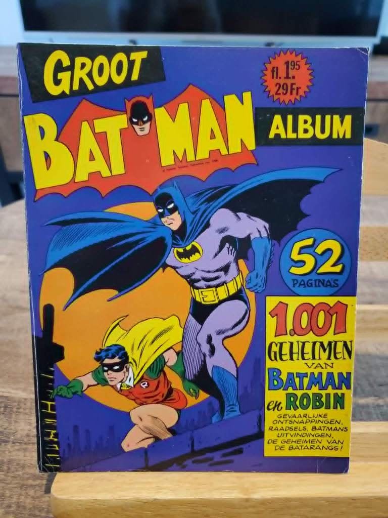 Groot Batman Album 1001 Geheimen van Batman zgst en Robin, Boeken, Eén stripboek, Ophalen of Verzenden, Gelezen