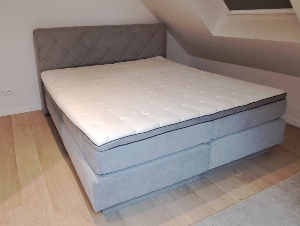 Prachtige Boxspring (2 jaar oud) – Nieuwprijs €1700, Gris, Tissu, Comme neuf, Enlèvement