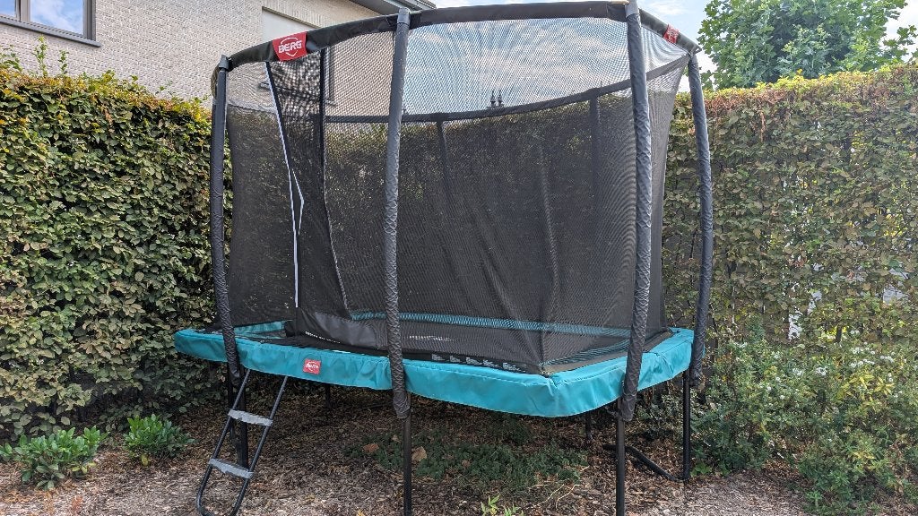 Trampoline Berg 330 x 220 cm, Enfants & Bébés, Jouets | Extérieur | Trampolines, Enlèvement, Utilisé