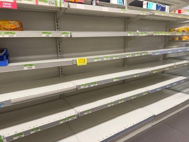 étagères de magasin, Enlèvement