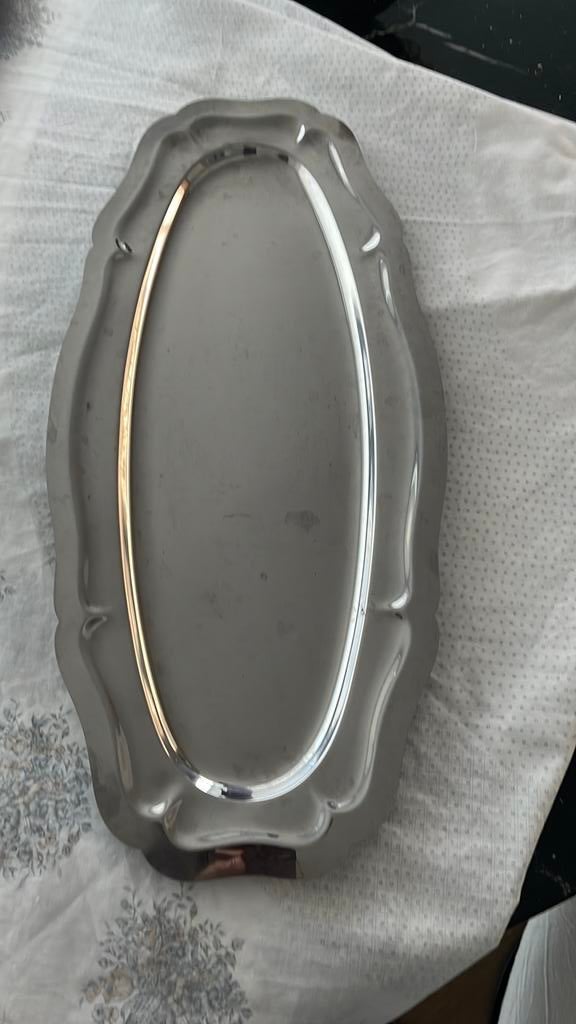 2 identieke metalen (inox) serveerschalen, Huis en Inrichting, Ophalen, Gebruikt, Schaal of Schalen