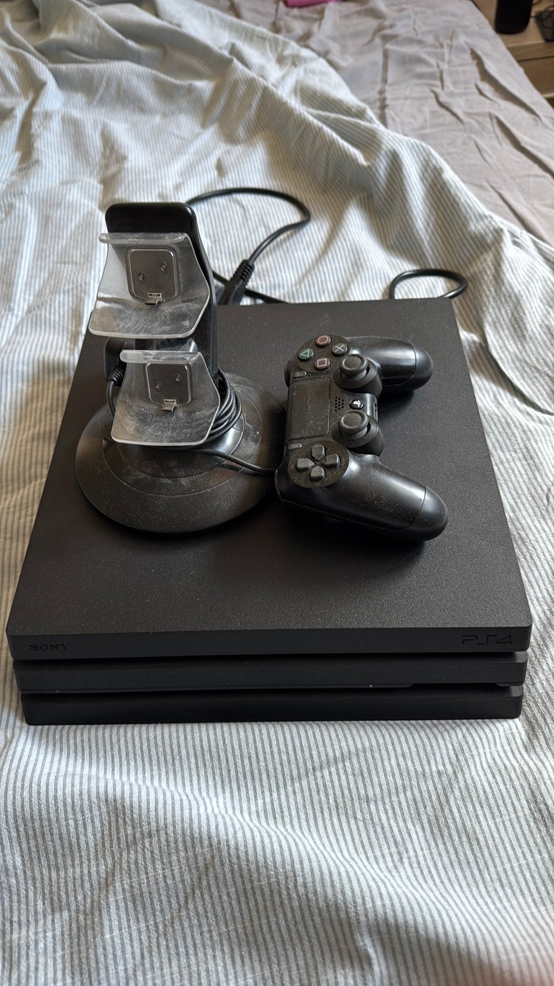 Ps4 pro, Consoles de jeu & Jeux vidéo, Consoles de jeu | Sony PlayStation 4, Avec 3 manettes ou plus, Enlèvement, Utilisé, 1 TB