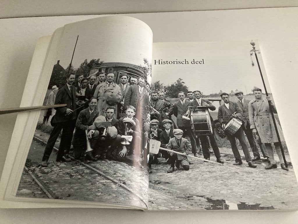 Harmonies, fanfares en brassbands in prov. Antwerpen, Livres, Musique, Enlèvement ou Envoi, Vermote / Baeten, Comme neuf, Genre ou Style