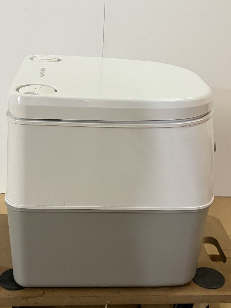 WC domestique 976, Enlèvement, Comme neuf