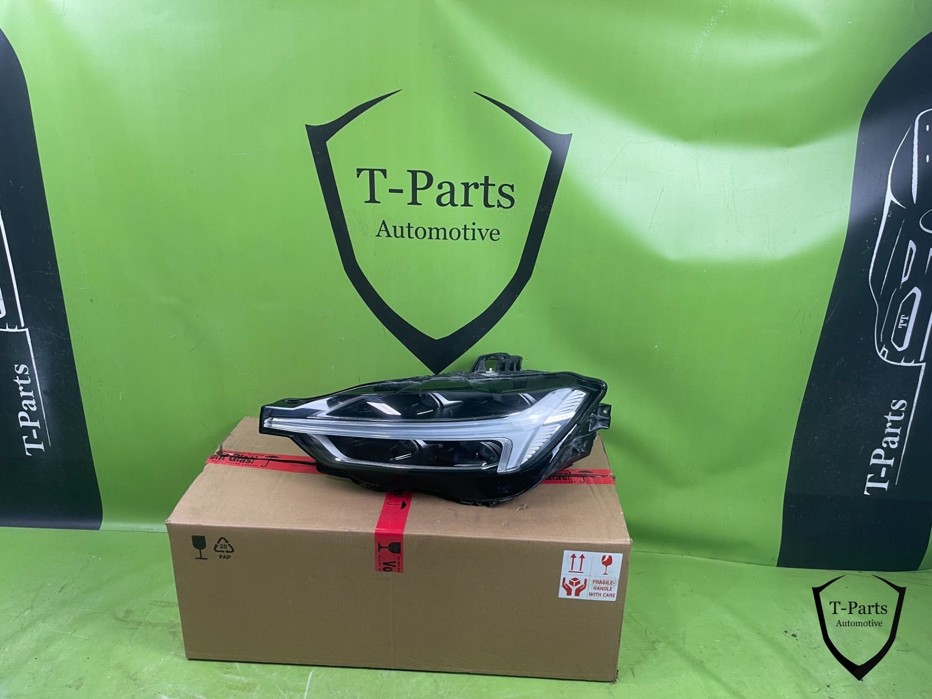 volvo xc60 koplamp links 32133548 lamp, Auto-onderdelen, Gebruikt, Gunnar Engellaus vag 8
405 31  Gothenburg, SE, Info@volvocars.com