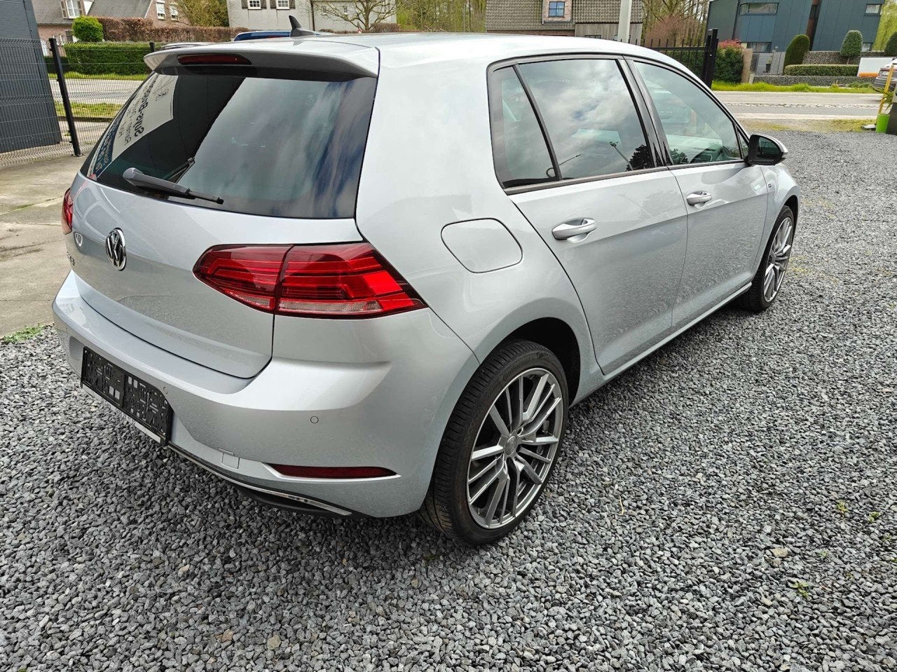 Volkswagen Golf Golf 1.0 TSI Trendline OPF (EU6.2), Autos, Argent ou Gris, Achat, Entreprise, Berline
