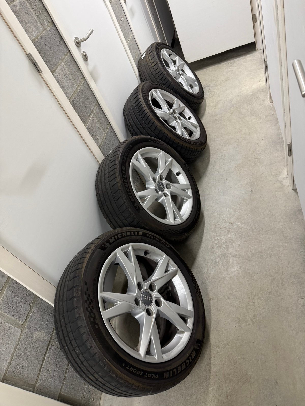 Audi velgen 17 inch met Michelin zomerbanden, Auto-onderdelen, Ophalen, 17 inch, Zomerbanden, Velg(en)