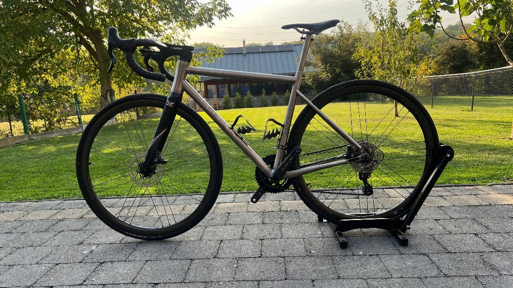 Vélo route Titane, Vélos & Vélomoteurs, Autres marques, Enlèvement ou Envoi, Comme neuf, Plus de 20 vitesses