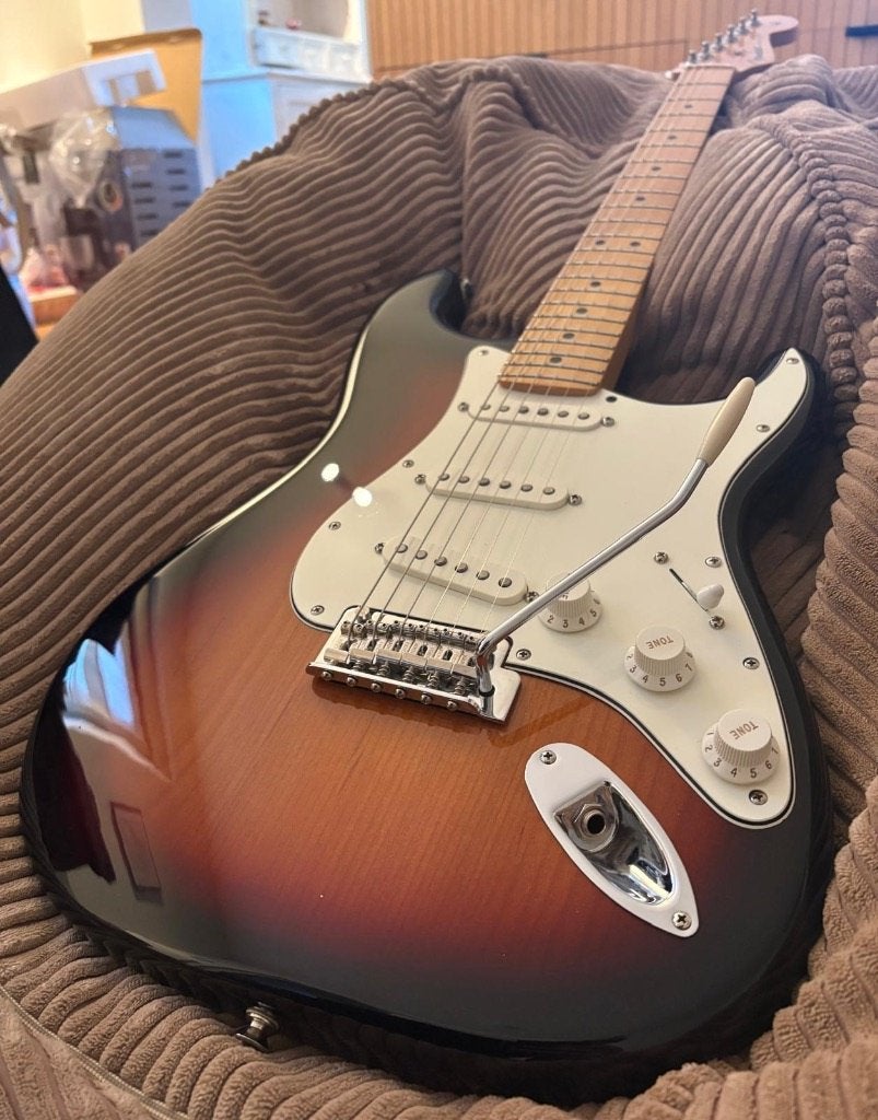 Fender Stratocaster 75th Sunburst + Housse, Musique & Instruments, Enlèvement, Comme neuf, Solid body, Fender
