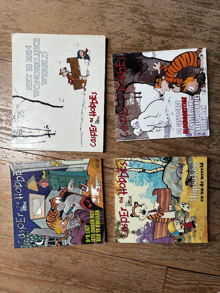 Casper en Hobbes 4 stuks nederlandstalig, Boeken, Gelezen, Ophalen of Verzenden, Watterson, Eén stripboek