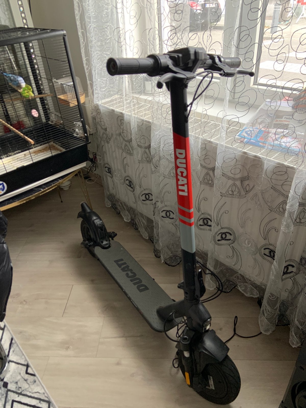 Ducati 2 pro, Fietsen en Brommers, Ophalen, Zo goed als nieuw
