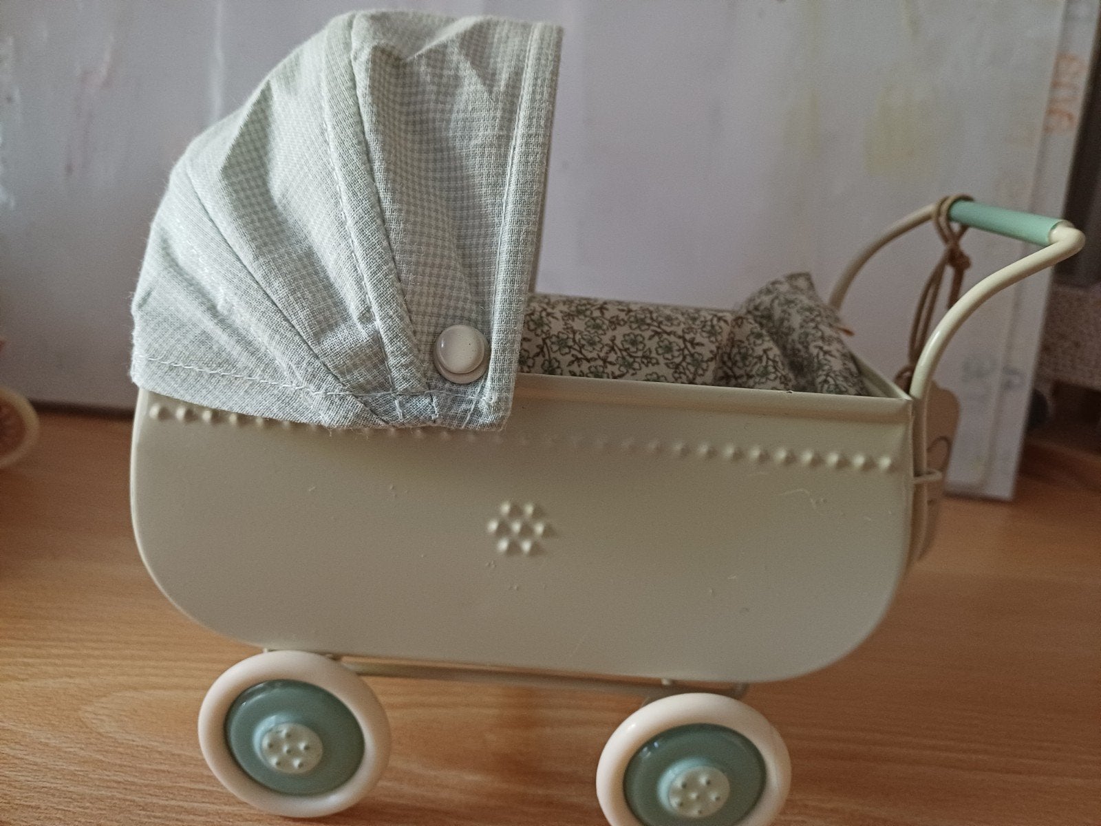 Maileg miniatuur poppenwagen, Ophalen of Verzenden