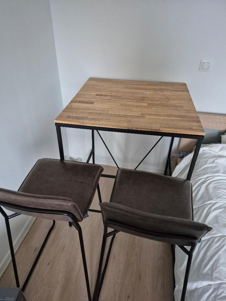 Hoge tafel met 2 barkrukken, Huis en Inrichting, Ophalen, Met voetsteun, Zo goed als nieuw, 90 cm of meer