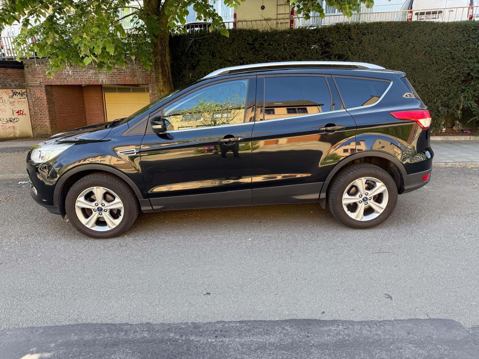 Ford kuga benzine carnet complet !, Achat, 110 kW, Entreprise, Boîte manuelle