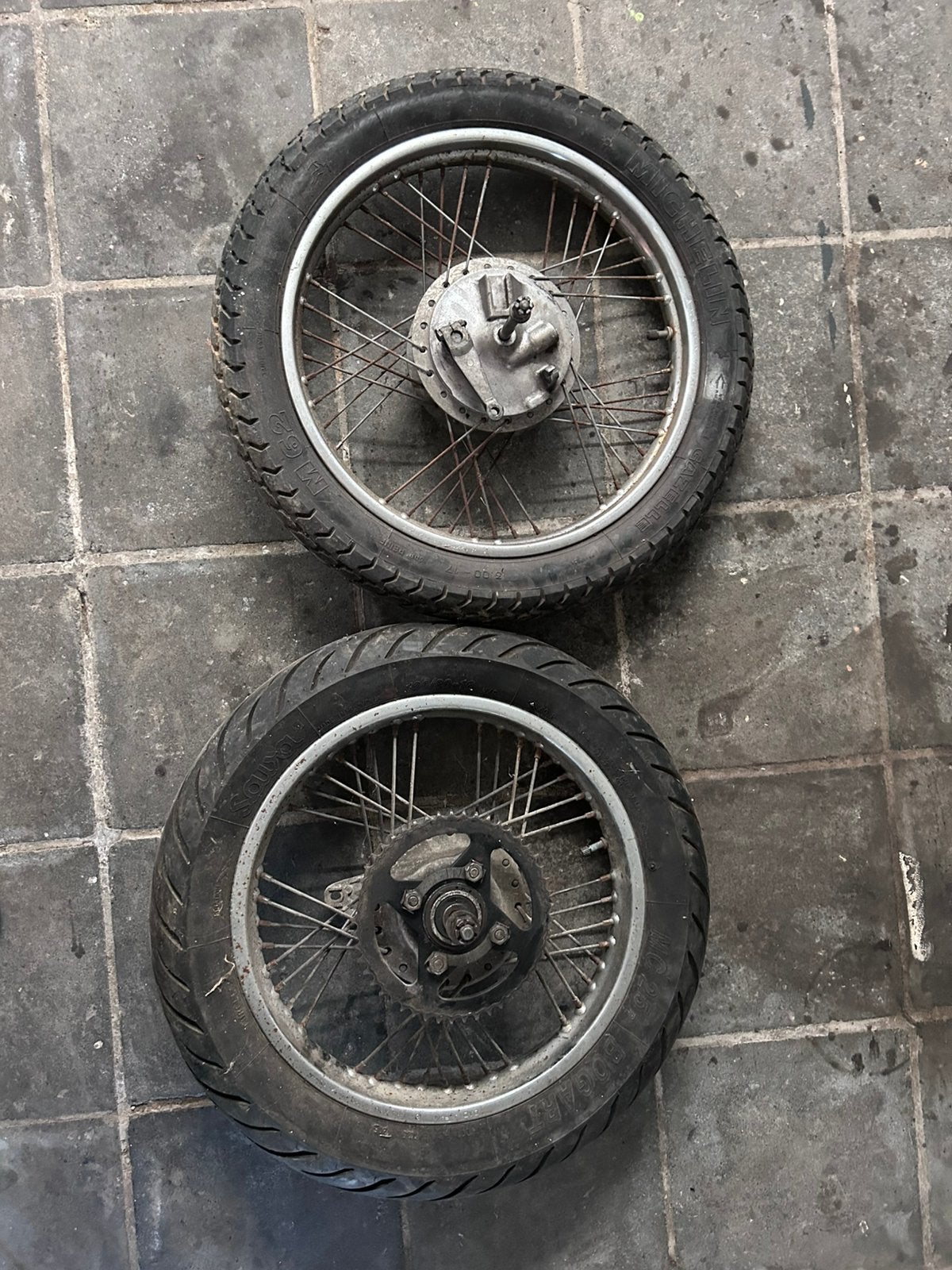 2 wielen compleet met remschoenen, Motoren, Ophalen