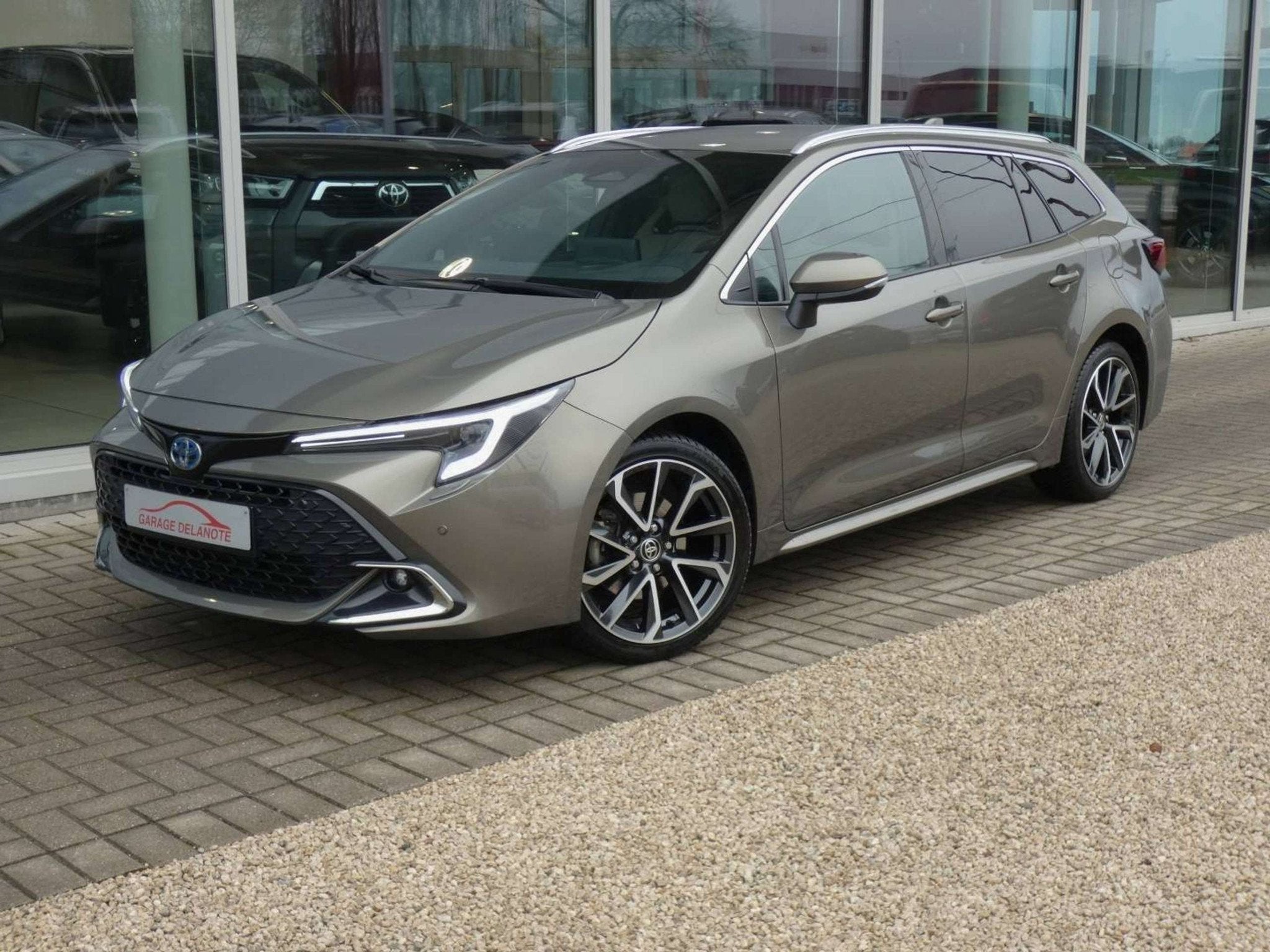 Toyota Corolla 2.0 Hybrid 196pk Premium +VOLLEDIG LEDER +Dod, Auto's, Gebruikt, 4 cilinders, Bruin, 144 kW