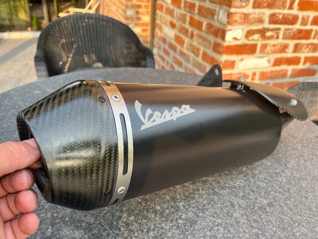 Vespa 300 uitlaat demper akravovic, Ophalen