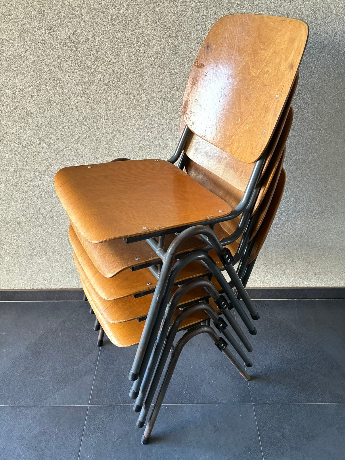 Chaises d'école - empilables - 5 disponibles, Maison & Meubles, Chaises, Brun, Enlèvement, Bois, Industrieel