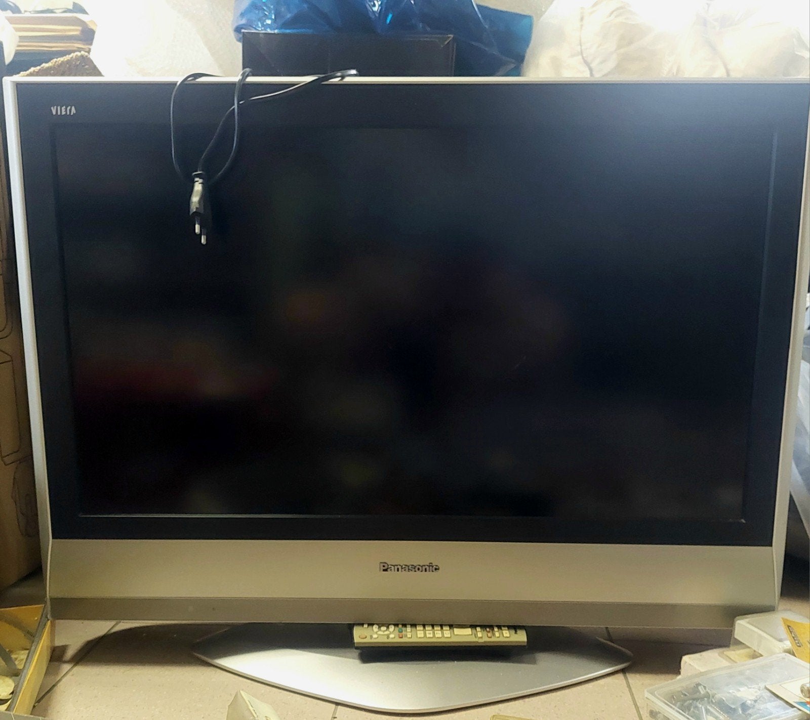 TÉLÉVISION À ÉCRAN LCD, Enlèvement, LCD, Panasonic
