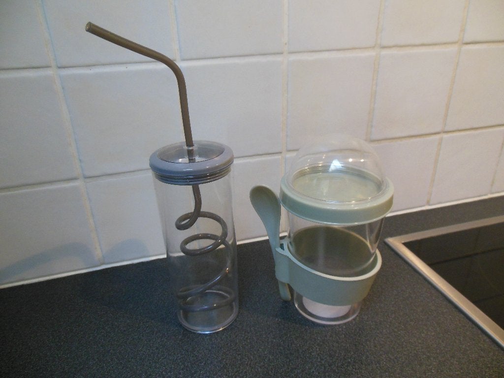 Gratis drinkbeker met rietje + beker met lepeltje, Sport en Fitness, Drinkbussen, Ophalen