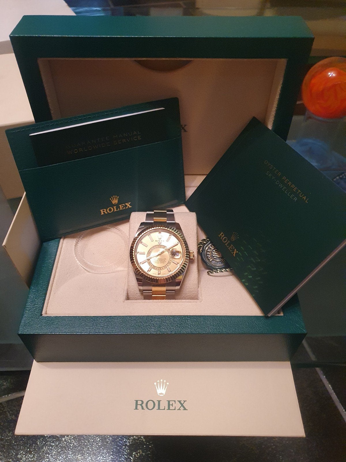 Rolex Sky-Dweller Or et acier Bicolores 42mm Full set, Montre-bracelet, Rolex, Comme neuf, Or