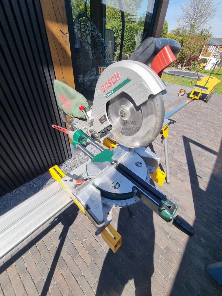 Bosch afkortzaag met laserlijn ‼️  nieuwstaat ‼️, Doe-het-zelf en Bouw, Ophalen