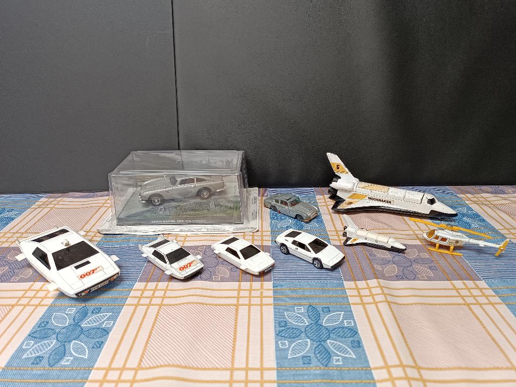 James Bond 007 - Corgi - Husky - Hot Wheels - Austin Martin, Enlèvement ou Envoi, Utilisé, Film, Autres types