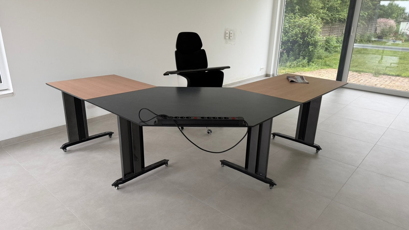 Bureau Bulo GriD, 256 cm, Autres marques, Goulotte de câbles, Comme neuf