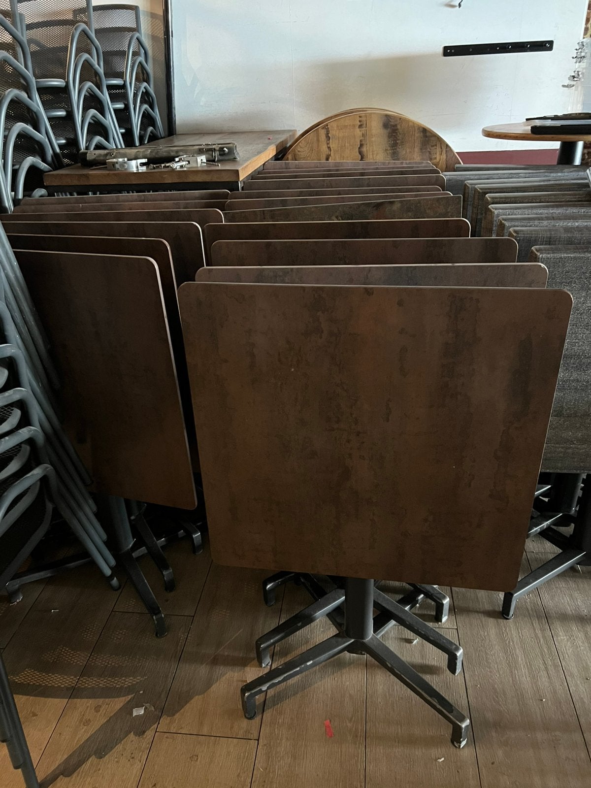 Terras tafels horeca, Ophalen
