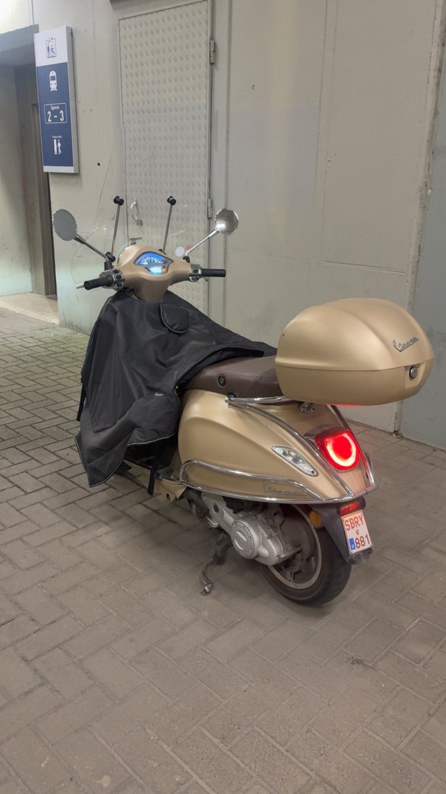 Vespa primavera 80cc b klasse, Fietsen en Brommers, Ophalen, Zo goed als nieuw, Vespa
