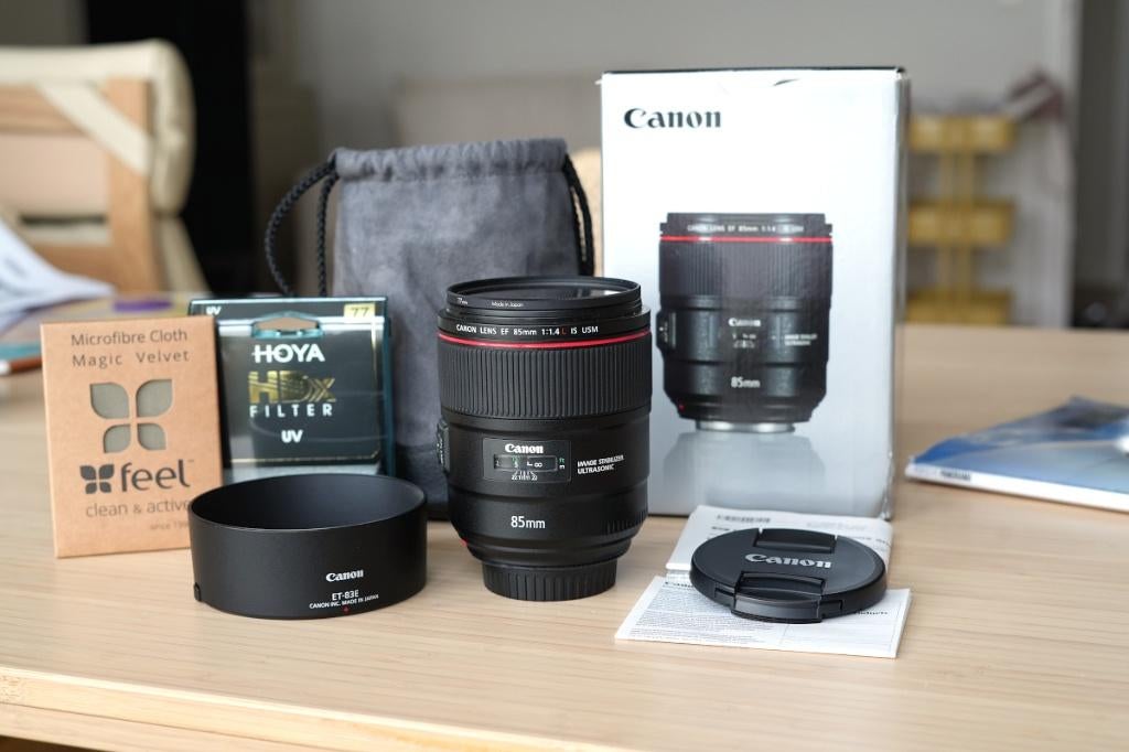 Objectif Canon EF 85mm F/1.4L IS USM + Hoya HDX UV (EF / RF), Enlèvement ou Envoi, Comme neuf, Téléobjectif