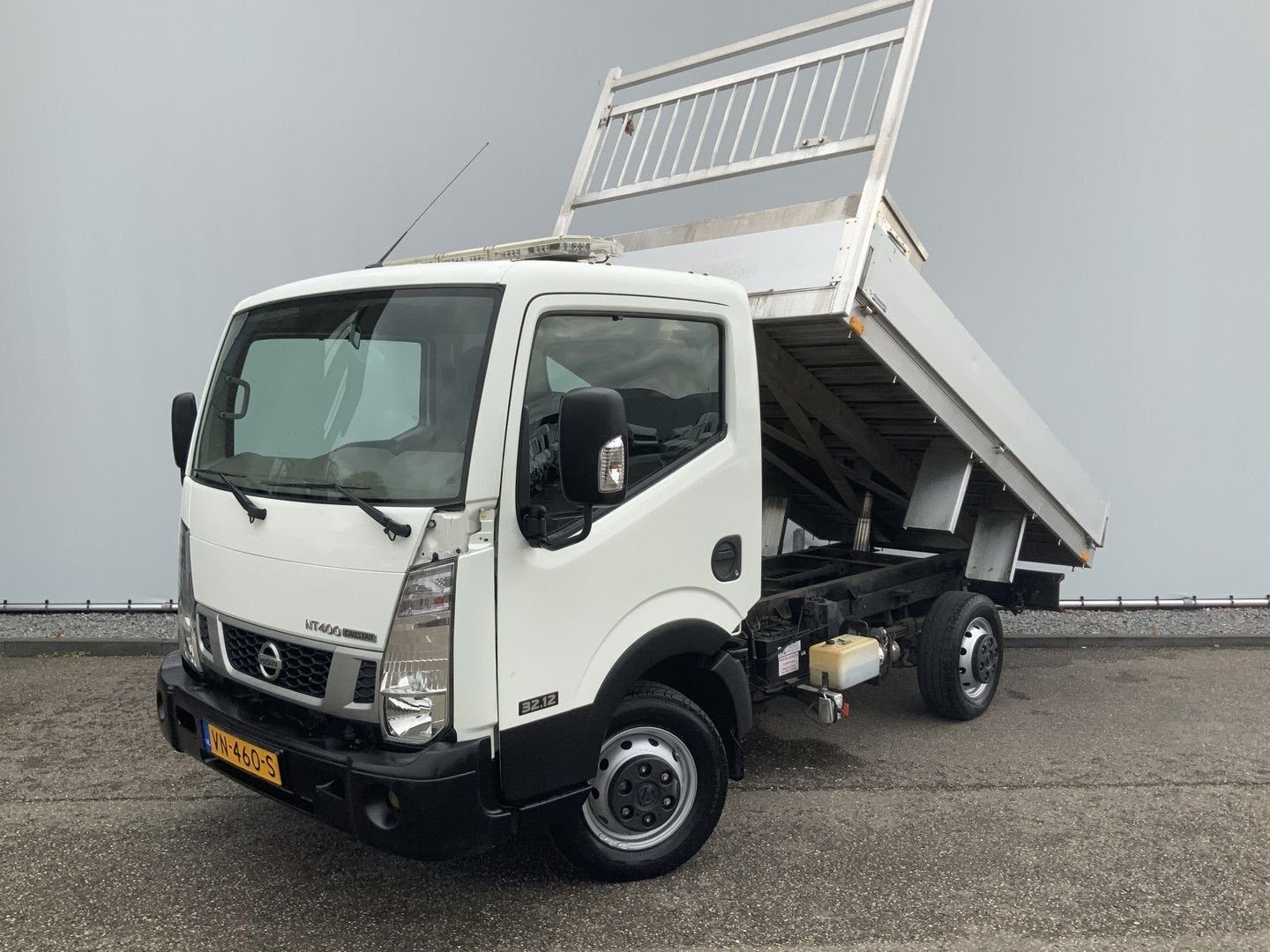 Nissan NT400 32.12 2.5 dCi 250 Kipper Trekhaak 2000 kg 3 Zit, Wit, Bedrijf, ABS, 249 g/km
