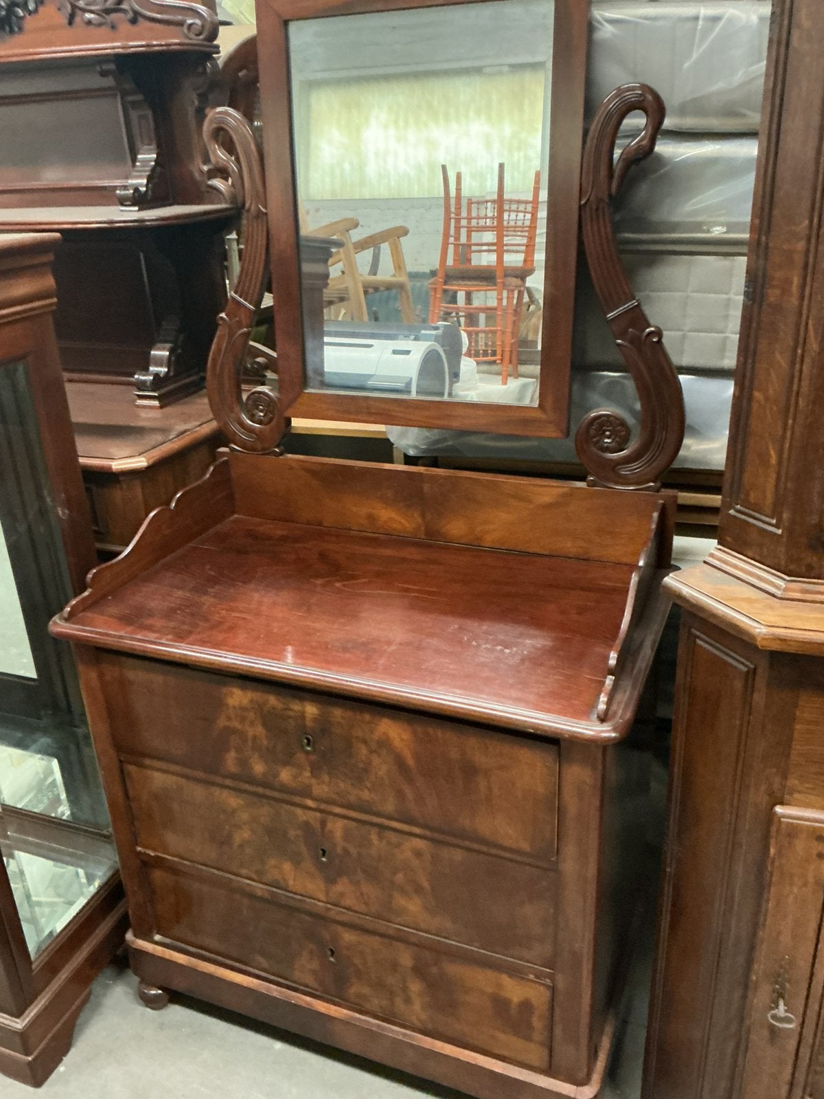 Commode coiffeuse, Enlèvement