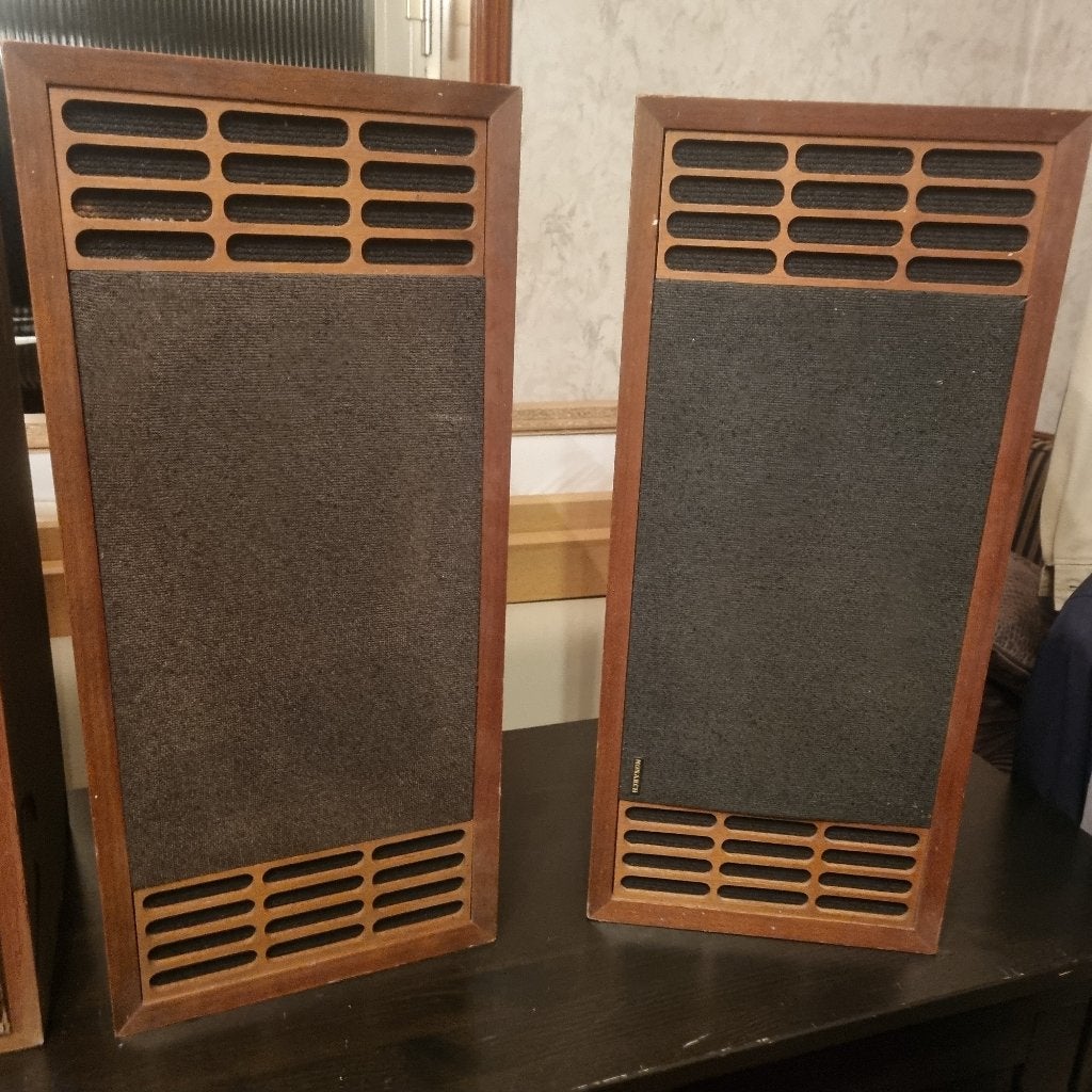 Monarch speakers, Ophalen