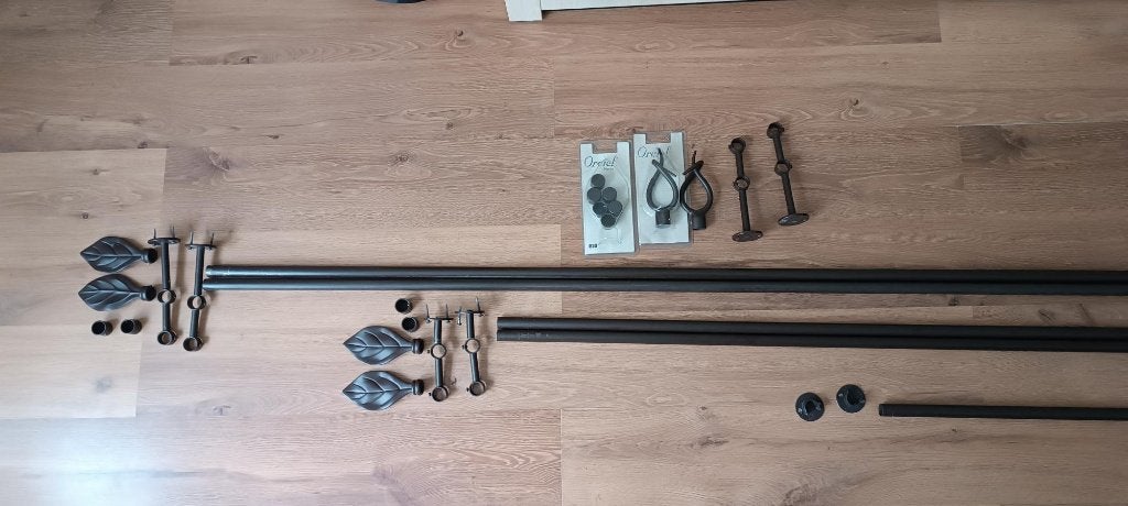 tringles à rideaux 135-200cm-240cm avec accessoires 50€, Maison & Meubles, Ameublement | Rideaux & Stores à lamelles, Enlèvement