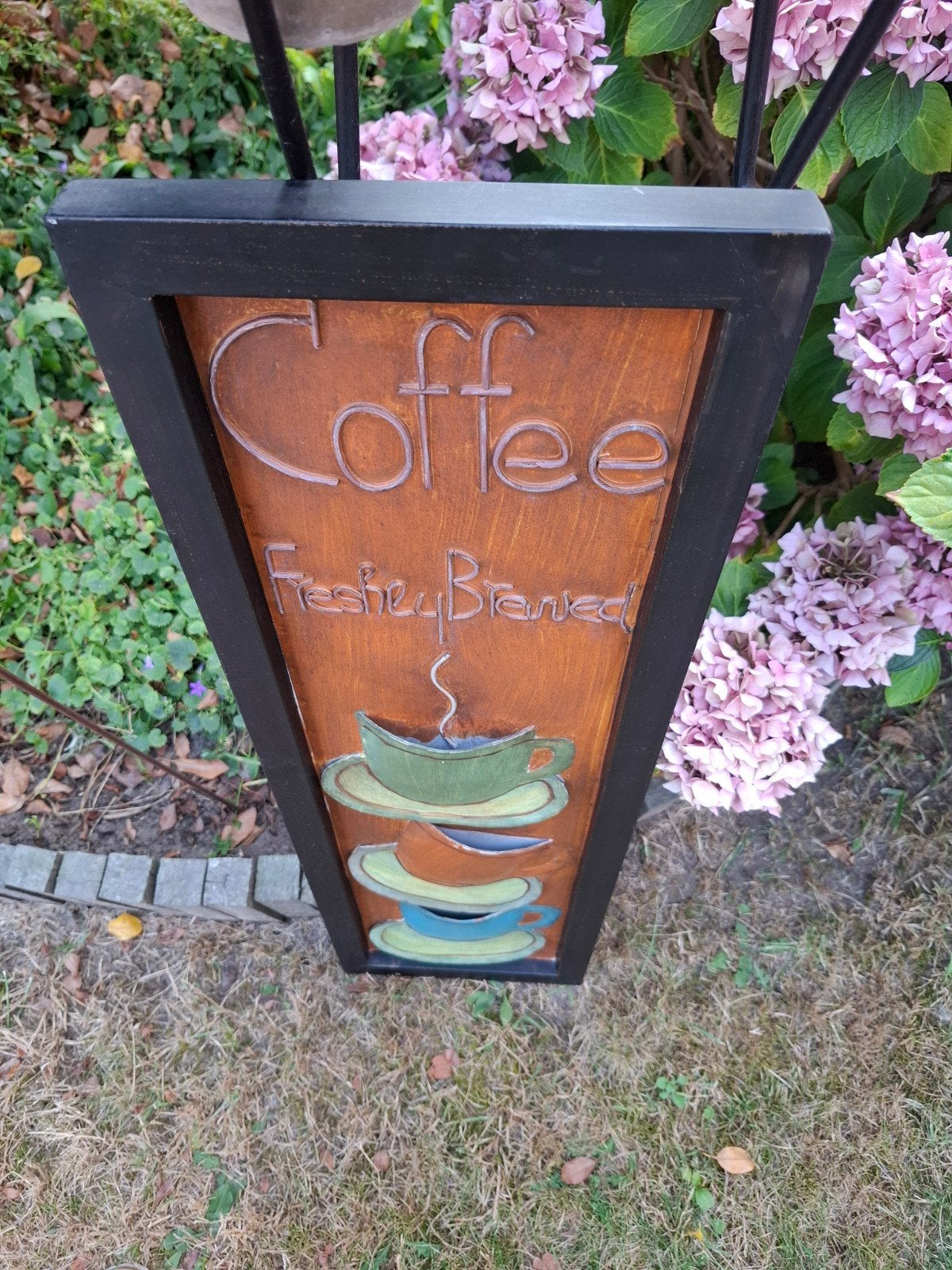 Metalen wanddecoratie met kopjes koffie, Ophalen, Metaal, Industrieel, 76 cm