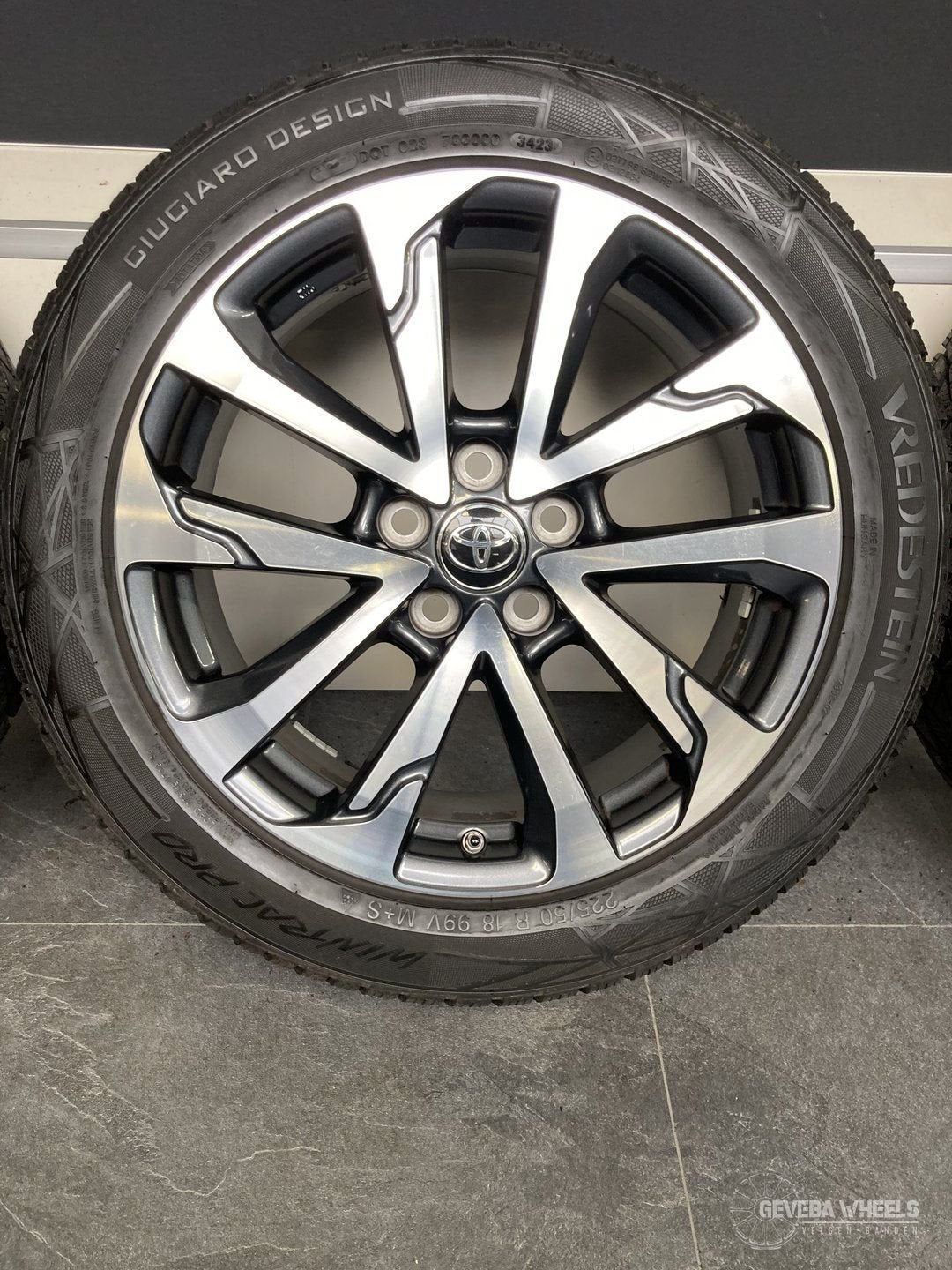 18” originele Toyota Corolla Cross velgen + winterbanden CJR, Auto-onderdelen, Banden en Velgen, 18 inch, Gebruikt, -, -