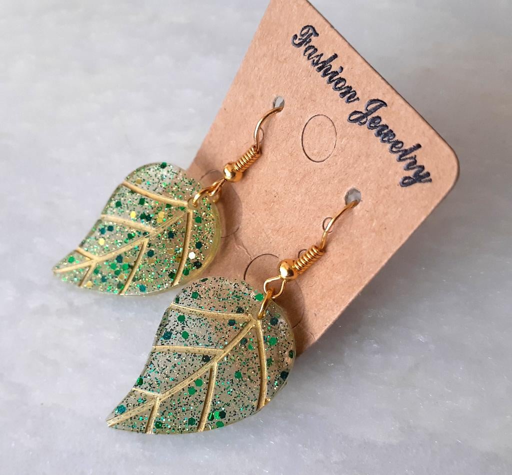 oorbellen hangers hars groene blaadjes met glitter, Enlèvement ou Envoi, Neuf, Vert, Pendantes
