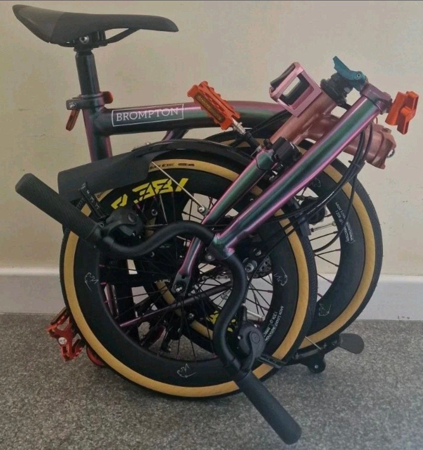 BROMPTON C LINE – 6 VERSNELLINGEN – COLOURSHIFT LAK – CARBON, Fietsen en Brommers, Ophalen of Verzenden, Zo goed als nieuw, Brompton