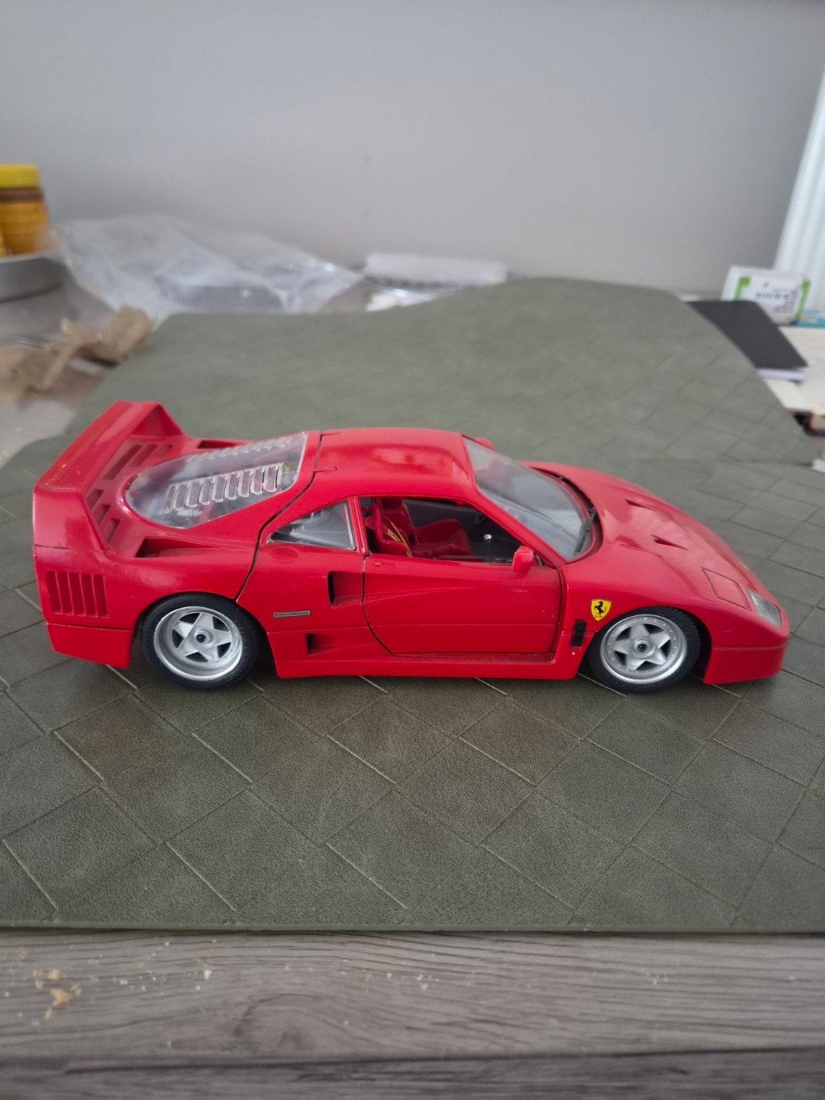 Ferrari F40. 1/18, Hobby & Loisirs créatifs, Voitures miniatures | 1:18, Enlèvement ou Envoi, Comme neuf, Voiture, Burago