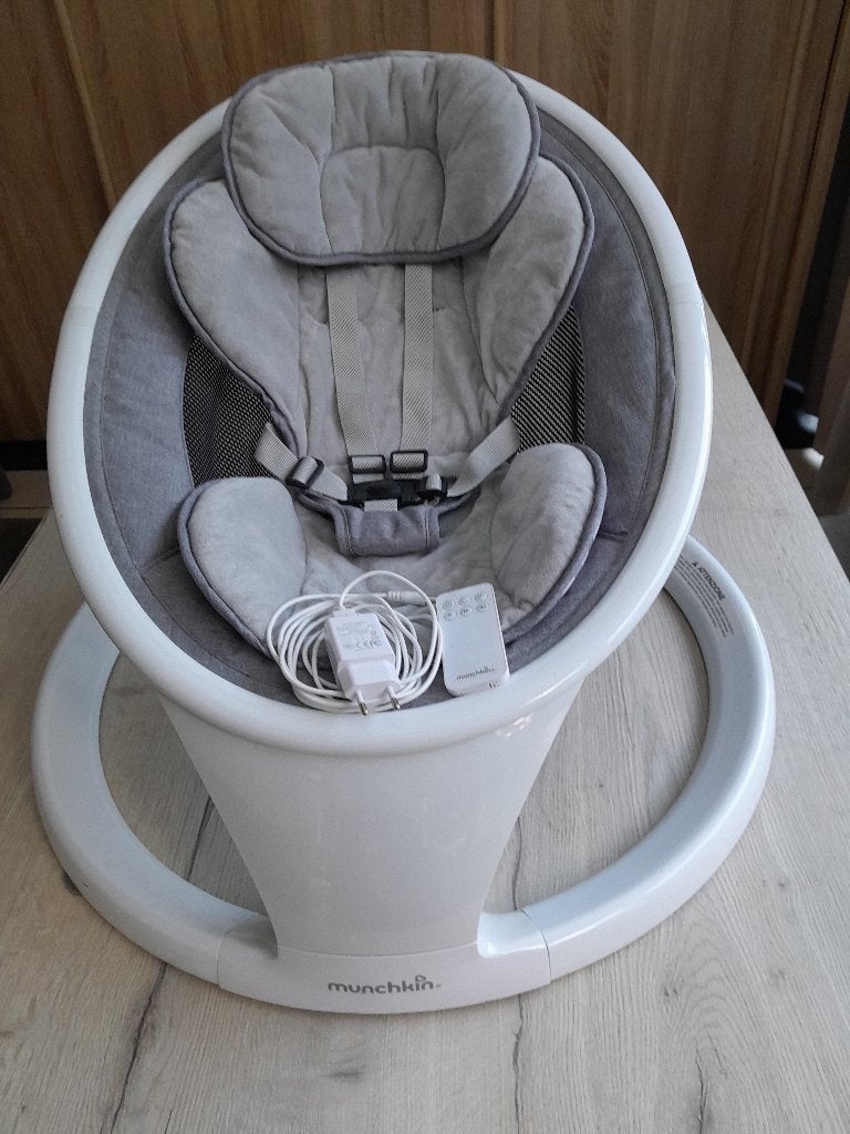 Munchkin  elekrtische wipstoel/schommel, Kinderen en Baby's, Ophalen, Zo goed als nieuw, Wipstoel, Overige merken