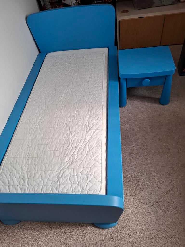 Bed tussenmaat en nachtkastje . Ikea mammoet collectie ., Enlèvement