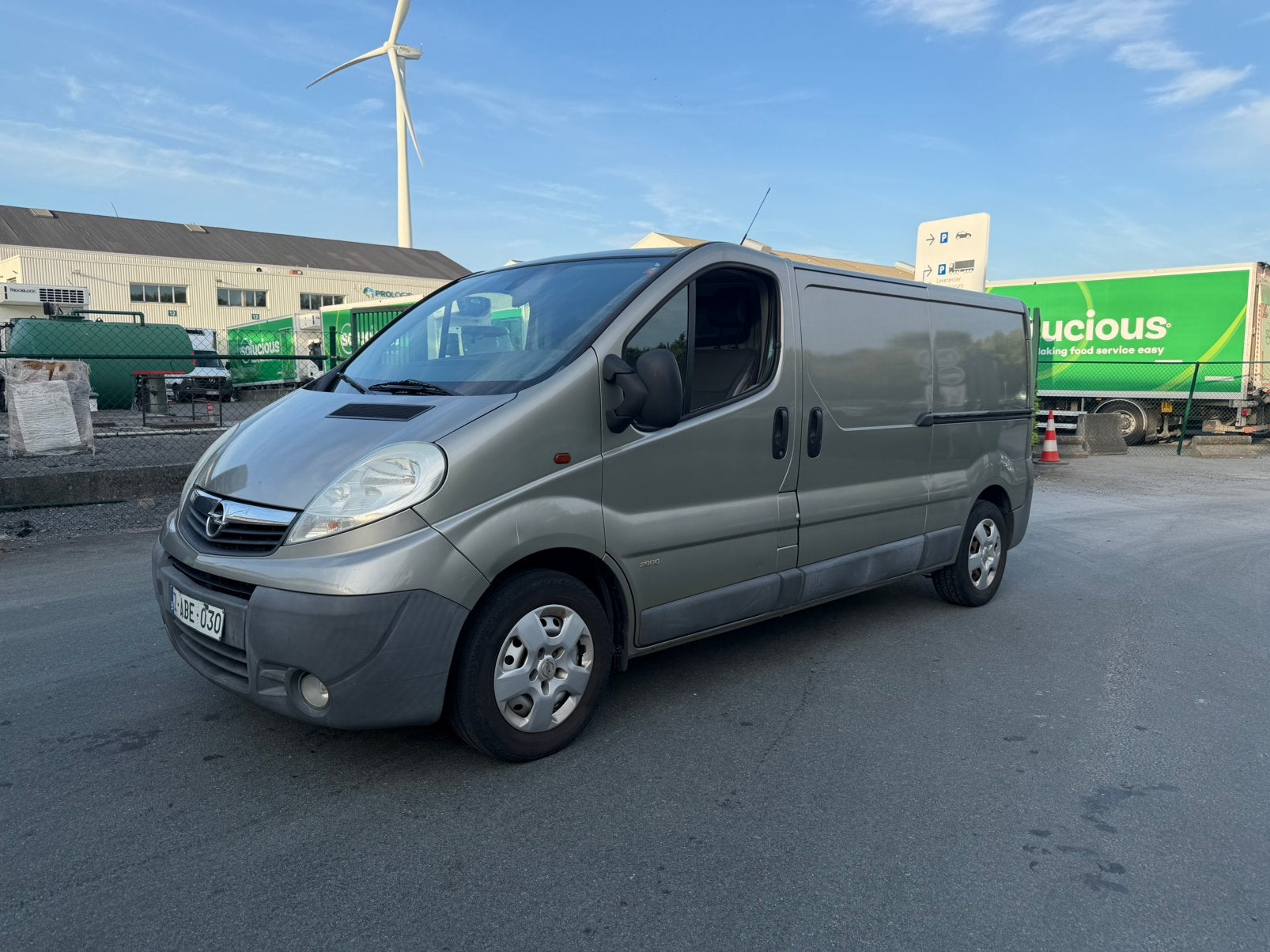 Opel vivaro long chassis premiere main full carnet airco, Entreprise, Achat, Opel