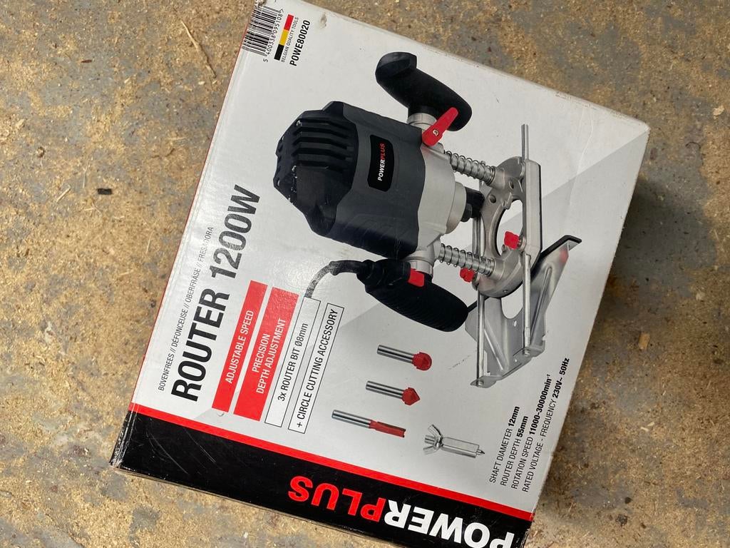 Bovenfrees + schaafmach + werktafel Bosch.. nieuw, Ophalen, Zo goed als nieuw, Bovenfrees